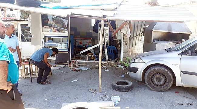 Urfa'da otomobil iş yerine girdi: 1 yaralı