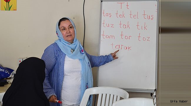 71 yaşında ama halen öğretmenlik yapıyor