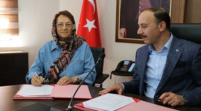 Emekli öğretmen "Yılların birikimini" eğitime bağışladı