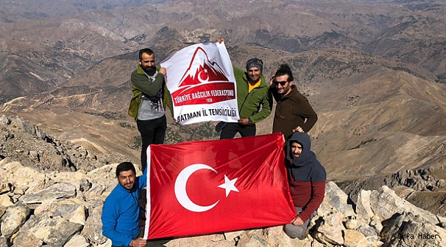 8 dağcı, 8 şehit için Mereto Dağı'na tırmandı