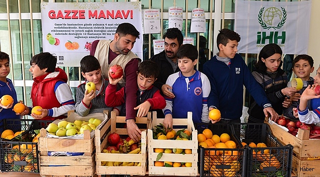 Urfa'da Öğrenciler Gazze için manav oldu