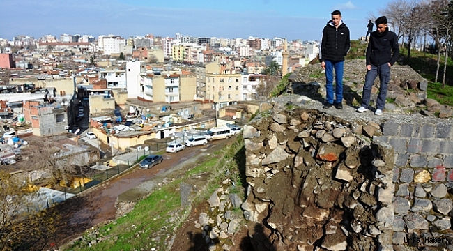 Yağışlar tarihi kaleye zarar verdi
