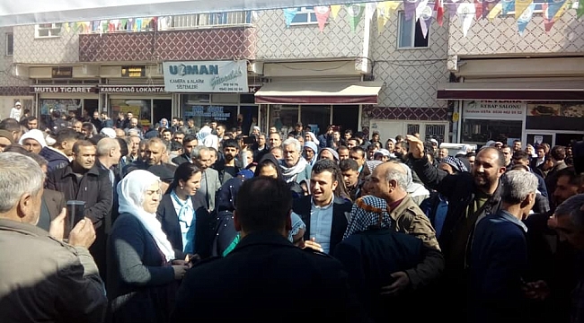 Viranşehir'de miting havasında büro açılışı yapıldı