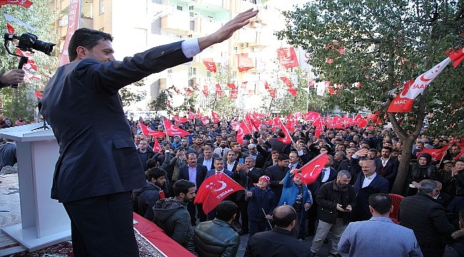 Hekimoğlu'ndan miting gibi açılış