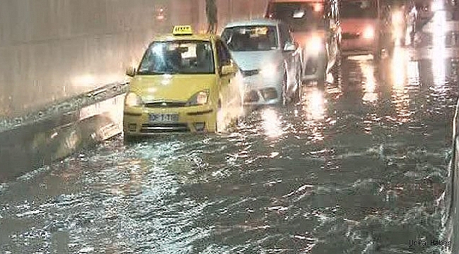 Şanlıurfa’da sağanak yağış sürücülere zor anlar yaşattı