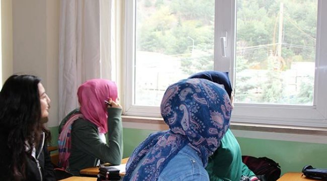 Öğrenciler gözünü alamadı! Sınav ertelendi