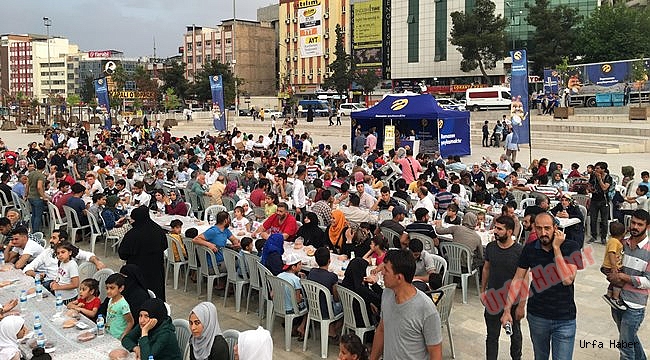Urfa'da O İftarı Belediye Değil Türkcell Vermiş