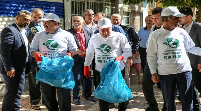 Belediye başkanı çöp topladı, temizlik yaptı