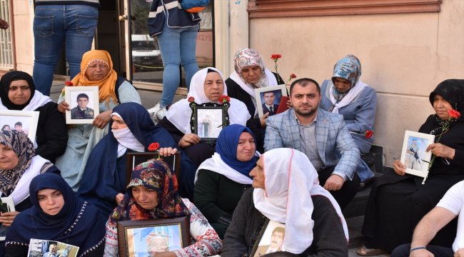 Diyarbakır annelerinin oturma eylemine destek ziyaretleri