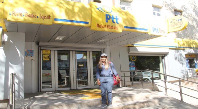 Midyat'ta kadın postacı