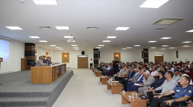 Nizip'te muhtarlar toplantısı düzenlendi