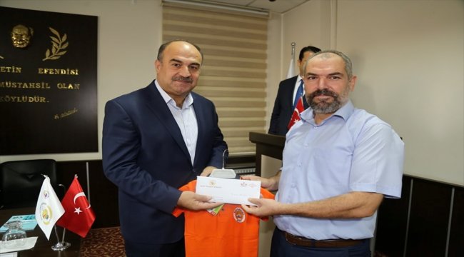 NTB'den öğrencilere giysi yardımı