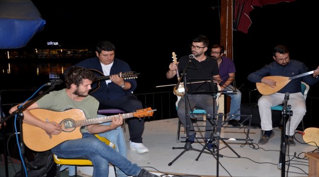 Santur sanatçısı Anar Halfeti'de konser verdi