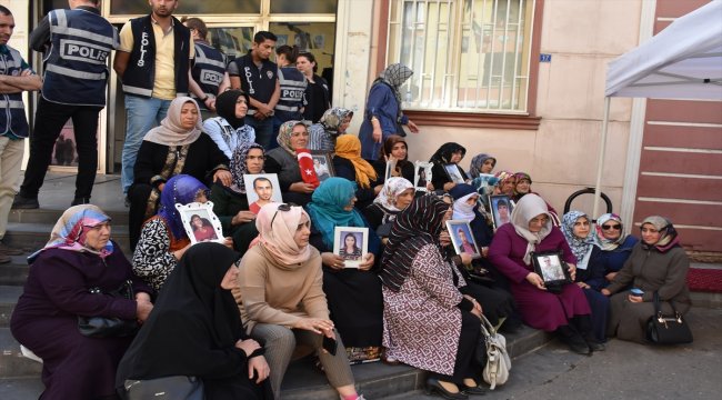 Diyarbakır annelerinin oturma eylemine destek ziyareti