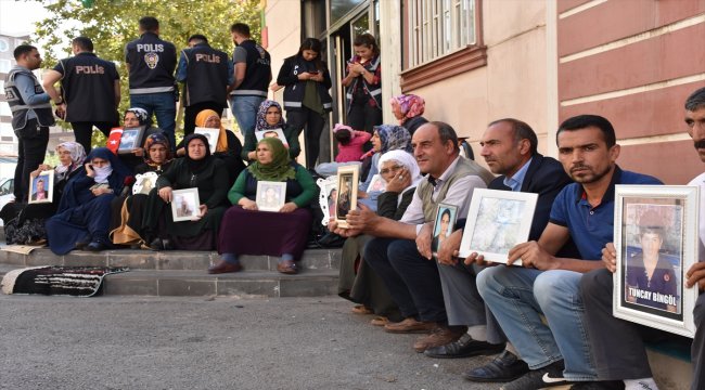 Diyarbakır annelerinin oturma eylemine destek ziyaretleri