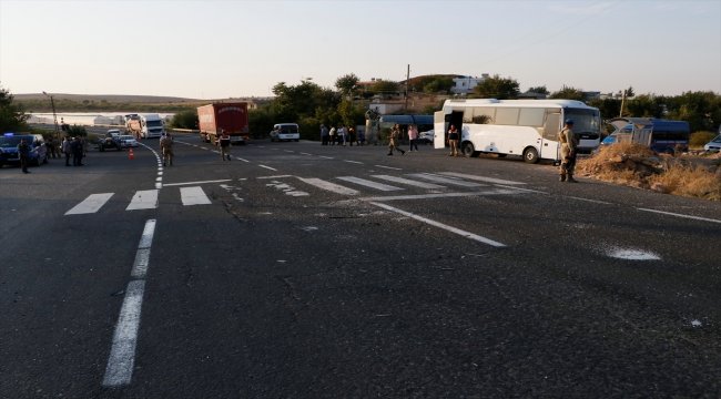 GÜNCELLEME 2 - Şanlıurfa'da askeri midibüs ile tır çarpıştın- Kazada 1 asker şehit oldu, 14 asker yaralı