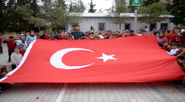 Kilis'te öğrencilerden Mehmetçik'e destek