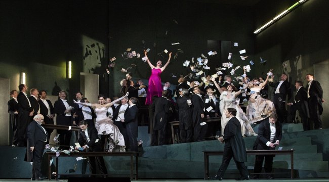 Met Opera perdesi "Turandot" ile açılıyor