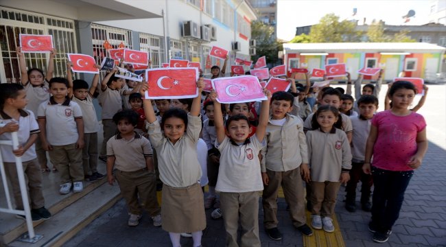 Öğrencilerden Mehmetçik'e destek