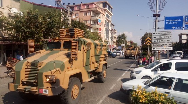 Sınır birliklerine giden askere sevgi gösterisi