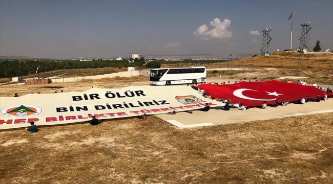Sınır hattındaki özel harekat polislerine taraftarlardan destek
