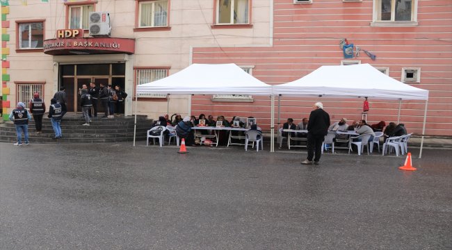 "Üzerimize bir metre kar da yağsa buradan gitmeyeceğiz"