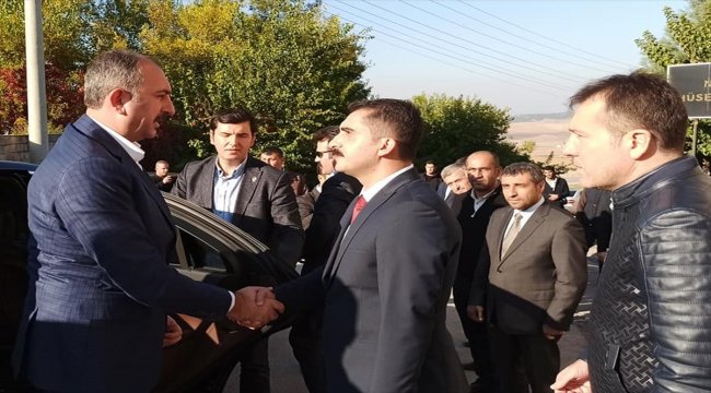 Adalet Bakanı Gül, Gaziantep’te taziye ziyaretlerinde bulundu