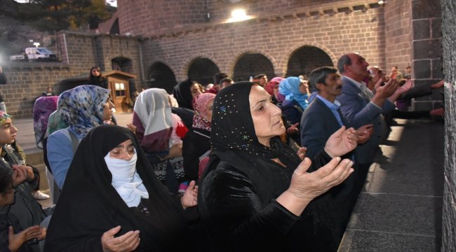 Diyarbakır anneleri dağa kaçırılan evlatları için dua etti