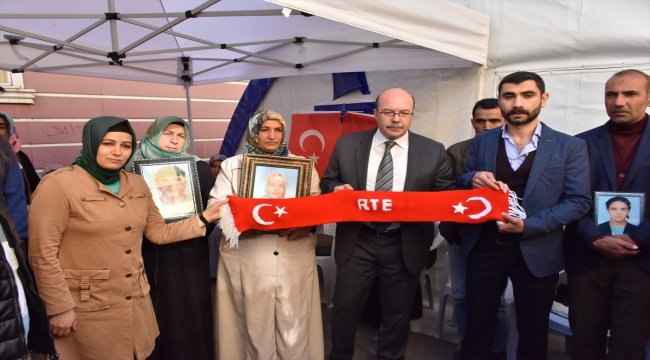 Diyarbakır anneleri ördükleri atkıyı Cumhurbaşkanı Erdoğan'a gönderdi