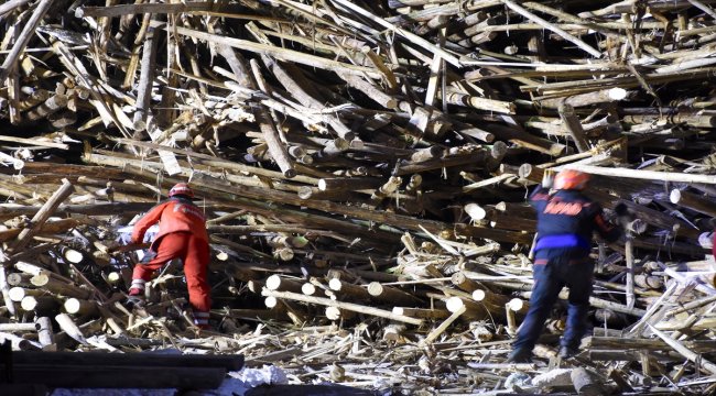 Gaziantep'te çöken iskelenin altında kalan mühendis aranıyor