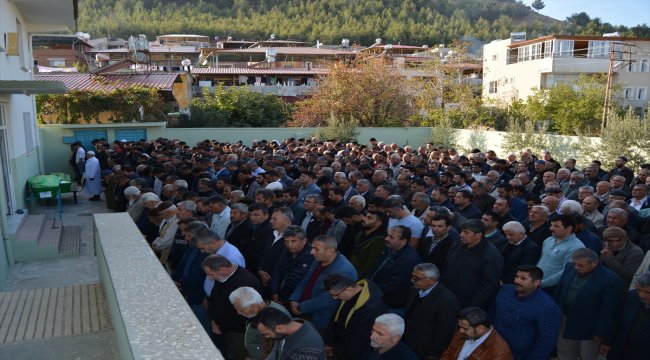Gaziantep'te otomobille hafriyat kamyonunun çarpışması