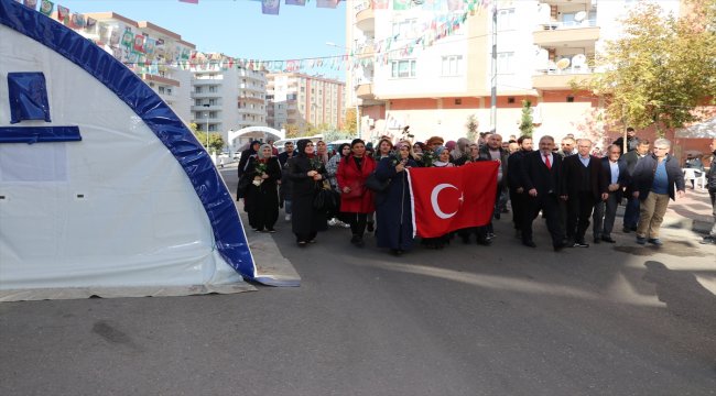 Gurbetçilerden Diyarbakır annelerine destek