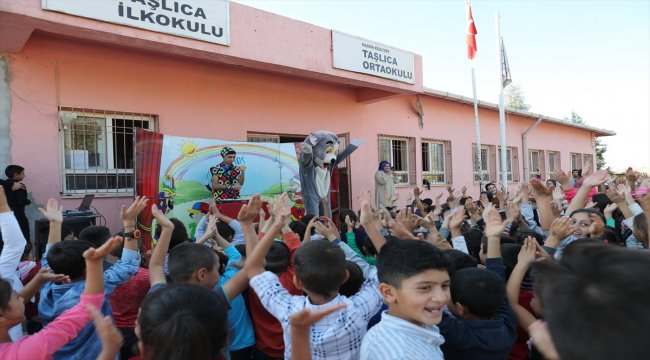 Mardin'de sınır köylerdeki öğrenciler tiyatro ile buluşturuluyor