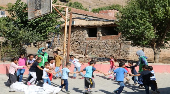 Sason'da köy öğrencilerine yardım