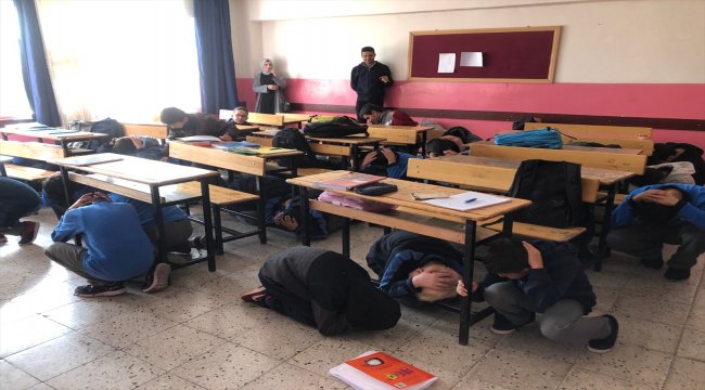 Siirt'te okulda deprem tatbikatı
