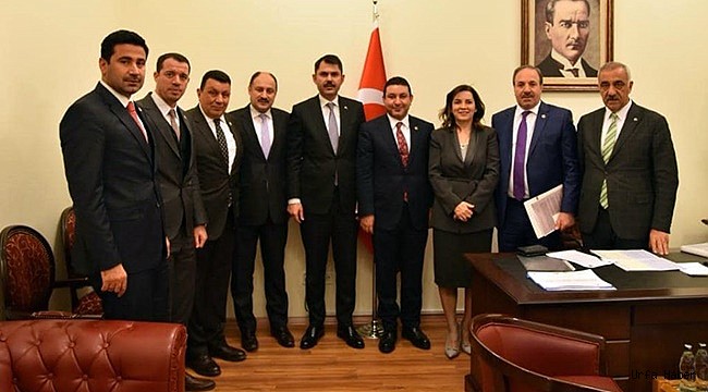 Genç Başkan tuttuğunu koparıyor