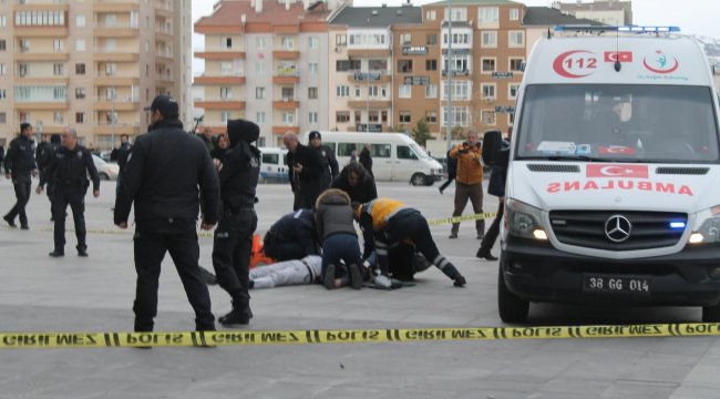 Adliye önünde can pazarı! 1 kişi hayatını kaybetti