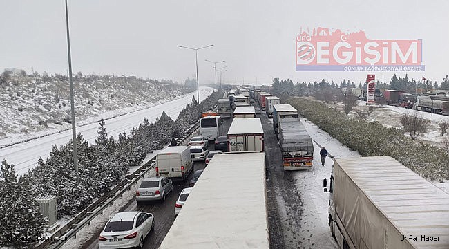 Şanlıurfa-Gaziantep karayolunda trafik akışı durdu