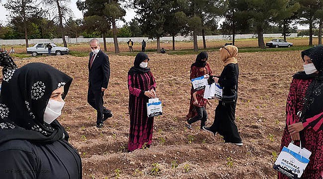 Tarlada çalışan anneler unutulmadı