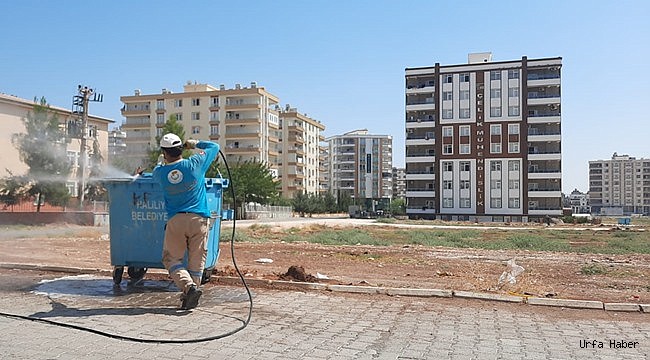 Haliliye dönüşümlü olarak her gün yıkanıyor