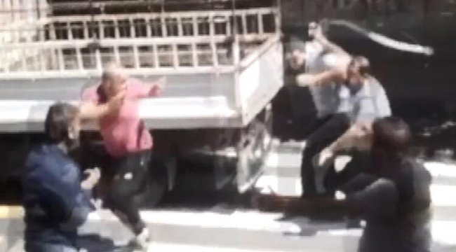 Sopalı bıçaklı kavga!