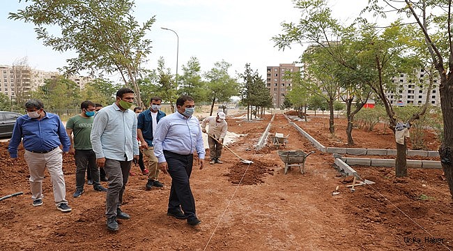 Canpolat, Karşıyaka'daki park alanlarını denetledi