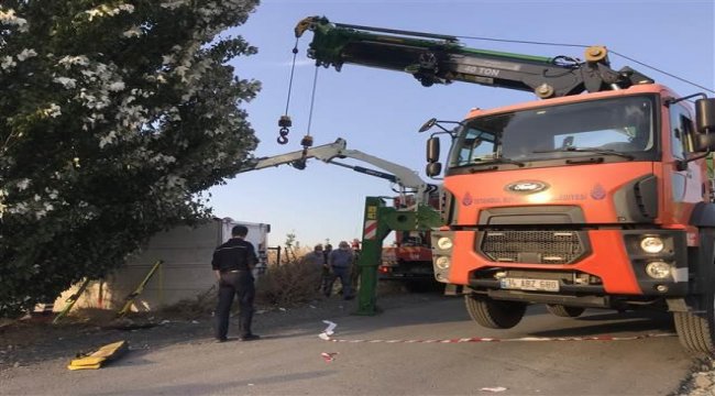 Freni tutmayan kamyonetin altında kalan sürücü öldü