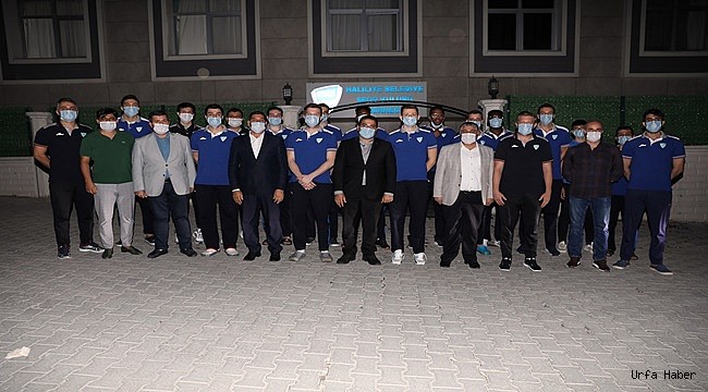Maç öncesi Başkan Canpolat'tan moral ziyareti