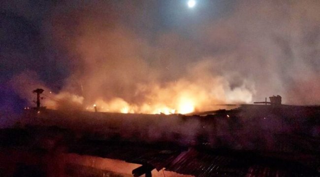 Uyurken evde yangın çıktı, alevlerden komşuları kurtardı