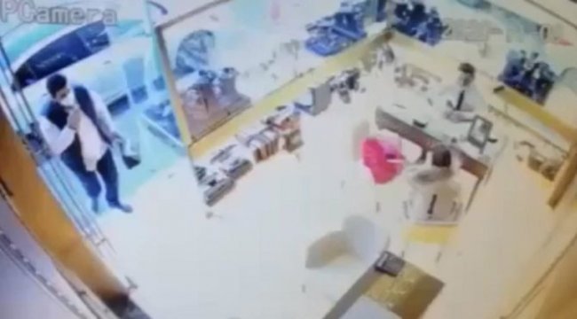 Bileziklerini bozduran kadına hırsızlık şoku