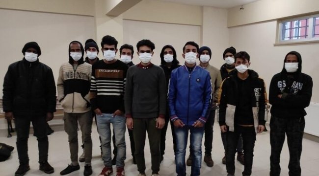 TEM’de durdurulan minibüste 12 düzensiz göçmen yakalandı