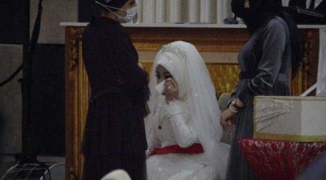 Yasakta düğün yaptılar, gelini ağlattılar