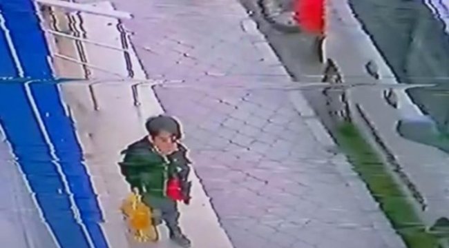 5 litrelik ayçiçeği yağının çalınma anı güvenlik kamerasında
