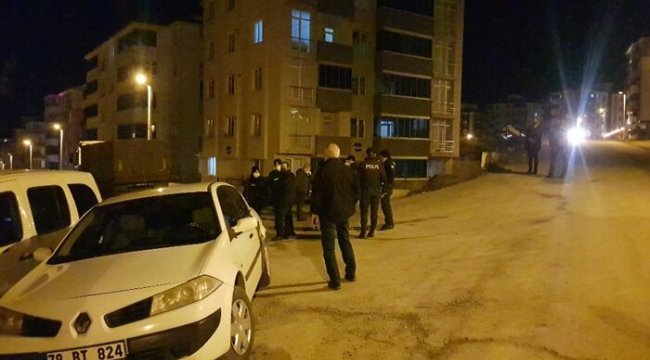 Kız arkadaşına mesaj atıp silahla kendini vurdu